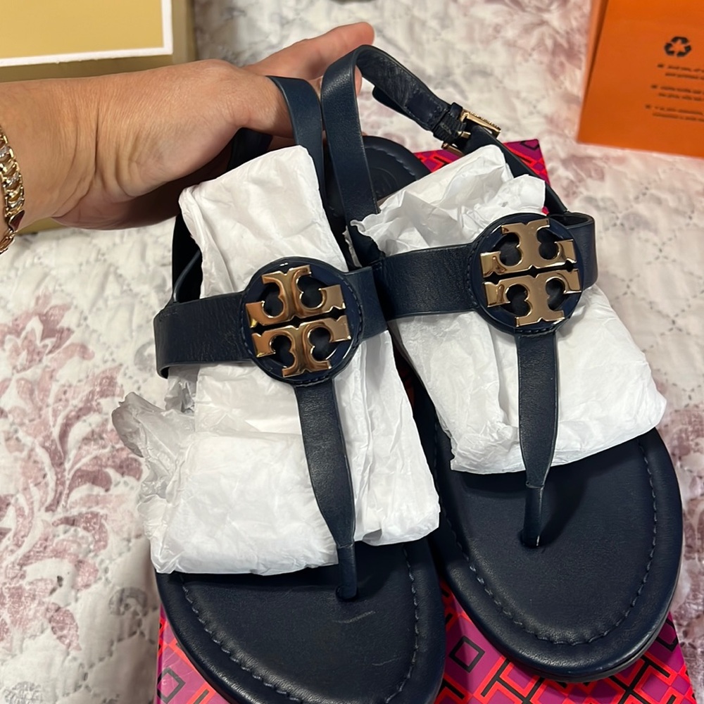 Tory Burch Navy Blue Leather Logo Thong Sandals with Gold Emblem - Picture 2 of 8